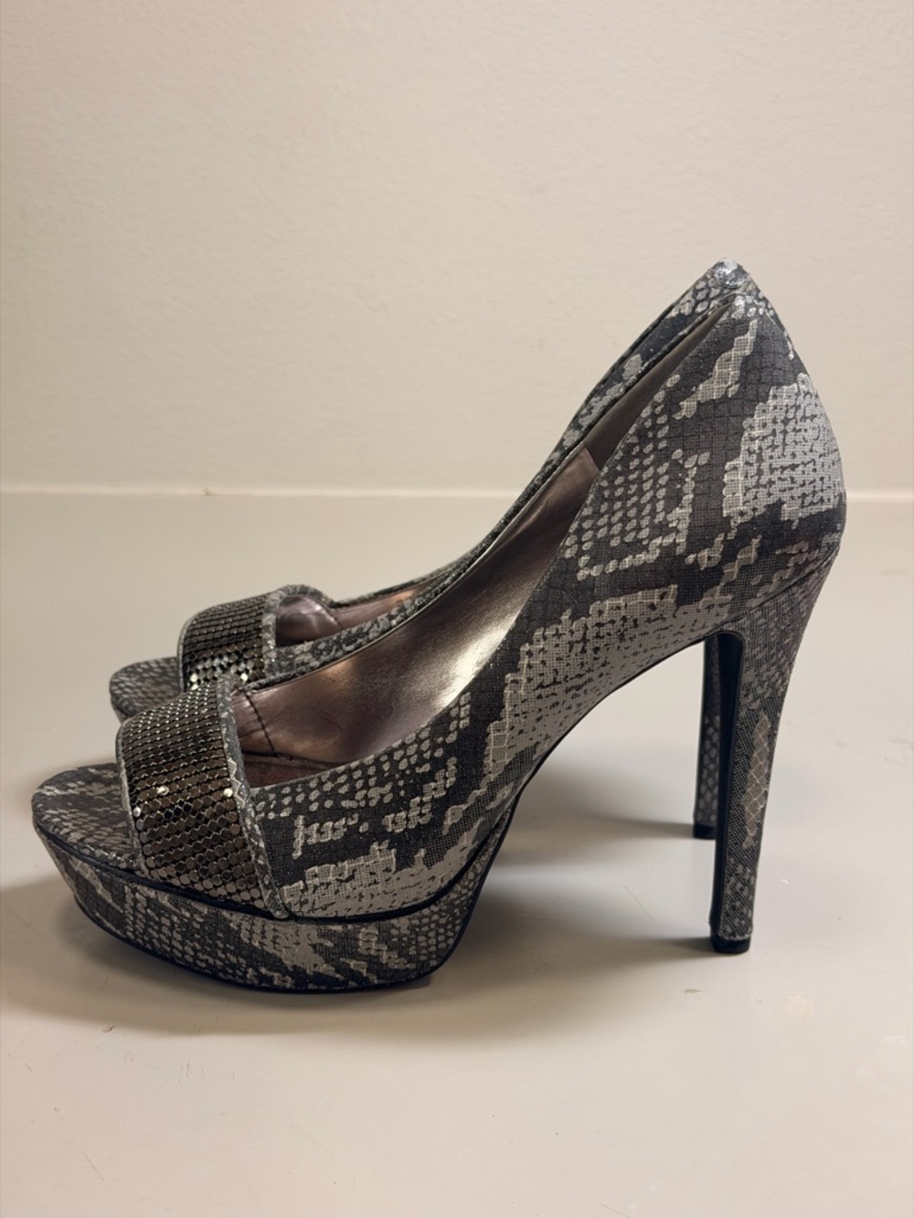NWT! Jessica Simpson Gray Snake-Print Platform Peep-Toe Heels
